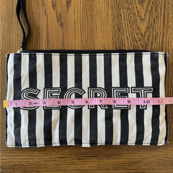 Victoria's Secret Black and White Beach bag set! - Picture 6 of 9